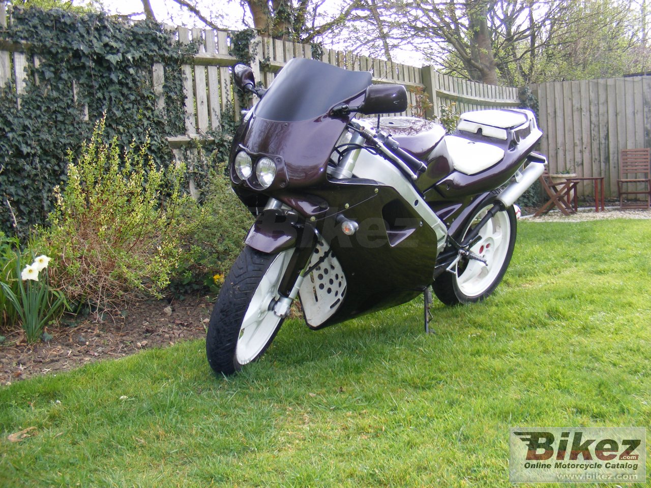 Big  af1 125 futura picture and wallpaper from Bikez.com